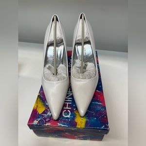 Chinese laundry -white pumps